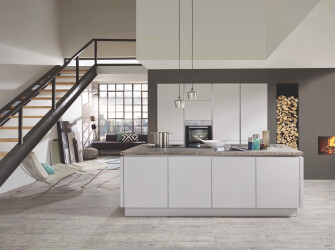 Quelle couleur pour une pièce à vivre avec une cuisine blanche ?