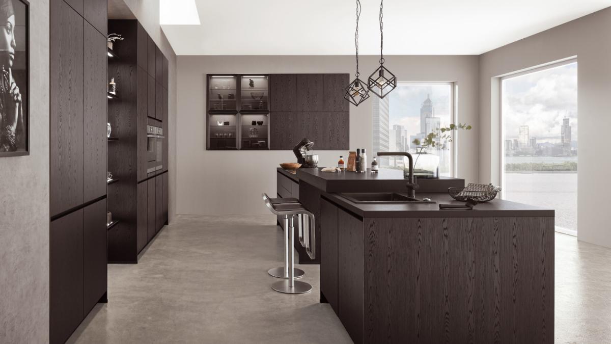 Cuisine noire design élégante et conviviale