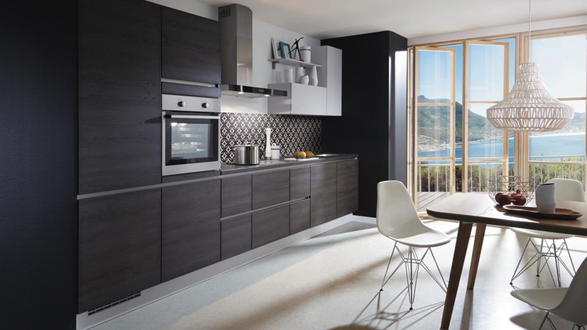 Cuisine noire tout équipée