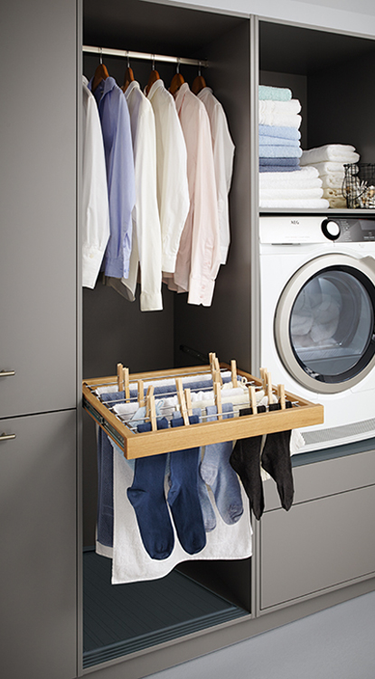 <p>Un étendage pour défroisser les chemise et mettre à sécher le linge fragile. </p>